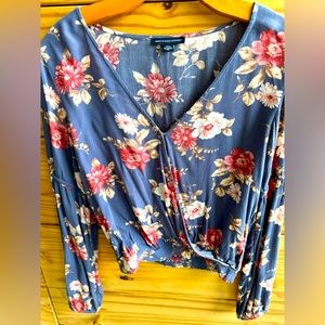 American Eagle Women's Small Shirt Blue Red Pink Floral Peasant Crop Top Blouse